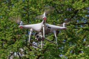 1024px-DJI_Phantom_4Pro_04-2017_img3_in_flight